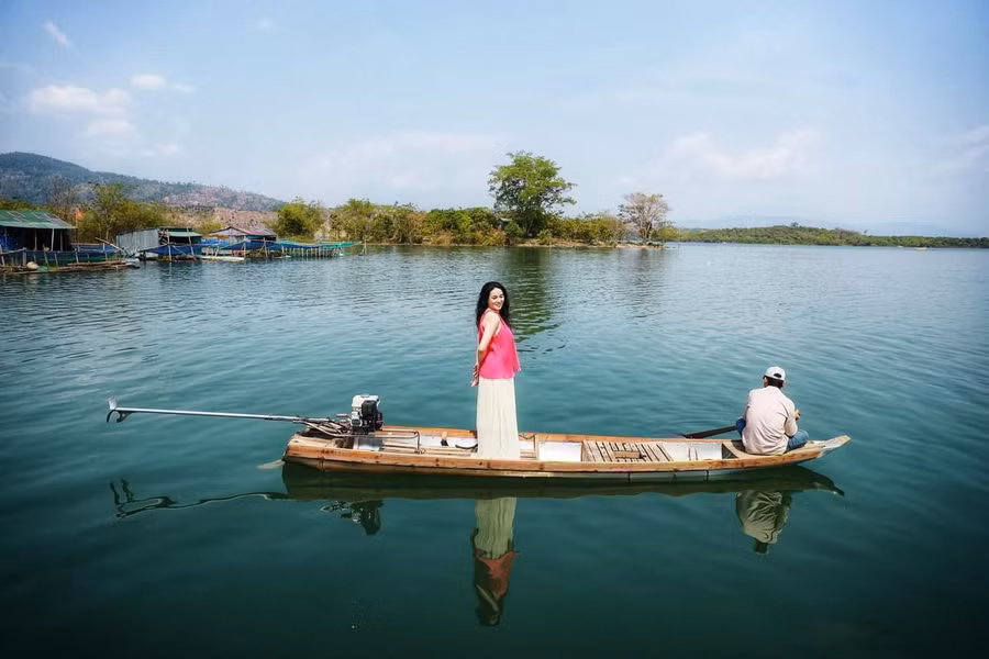 Du lịch sông nước luôn là một trải nghiệm tuyệt vời đối với du khách khi đến Gia Lai. Ảnh: Trần Thụy Chiêu Ly