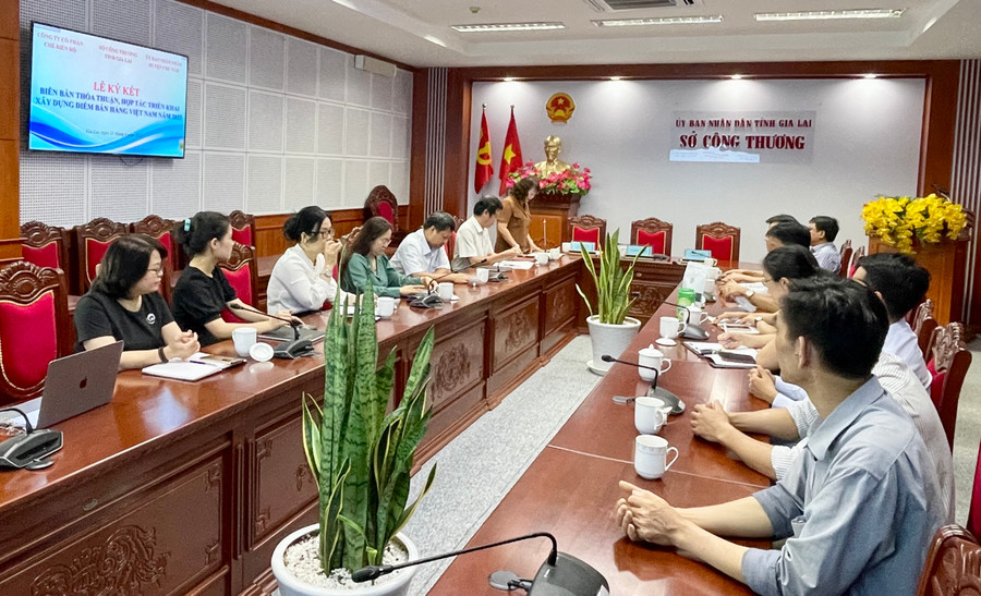Quang cảnh lễ ký kết. Ảnh: V.T Quang cảnh lễ ký kết. Ảnh: V.T