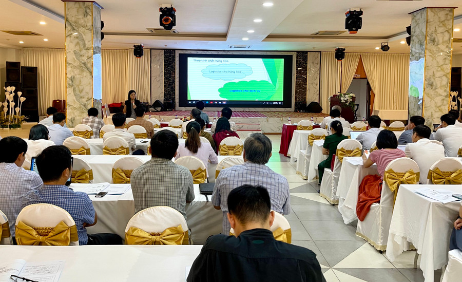 Gần 100 đại biểu là đội ngũ cán bộ làm công tác quản lý nhà nước, các doanh nghiệp, hợp tác xã trên địa bàn tỉnh tham dự hội nghị. Ảnh: V.T