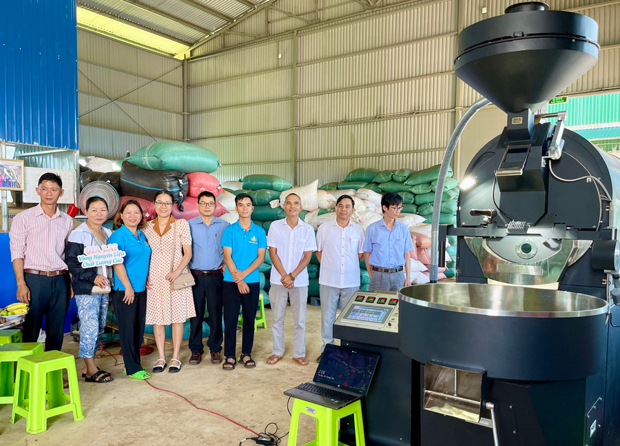 Quy mô đề án gồm máy rang cà phê model VTCF 2020-12, năng suất 50-60 kg:giờ (10-12 kg:mẻ). Ảnh V.T