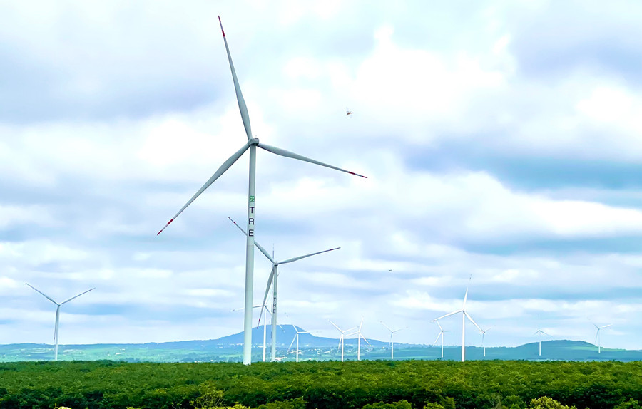 Các nhà máy điện gió vận hành đã đóng góp đáng kể vào sản lượng điện sản xuất trên địa bàn. Ảnh: V.T Các nhà máy điện gió vận hành đã đóng góp đáng kể vào sản lượng điện sản xuất trên địa bàn. Ảnh: V.T