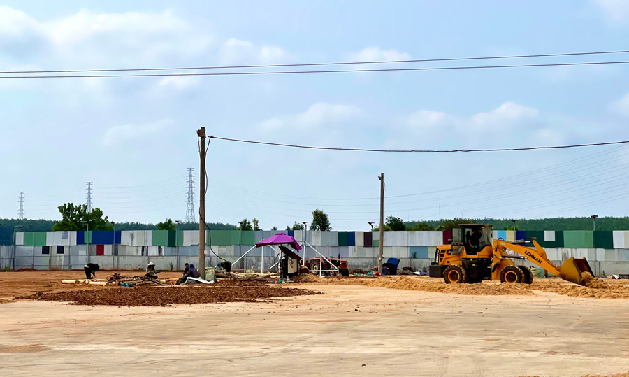 Ngành chức năng đang vận động các tuyên truyền, vận động để các chủ thể sản xuất trên địa bàn tiến hành đăng ký đầu tư sản xuất tại CCN. Ảnh: V.T Ngành chức năng đang vận động các tuyên truyền, vận động để các chủ thể sản xuất trên địa bàn tiến hành đăng ký đầu tư sản xuất tại CCN. Ảnh: V.T