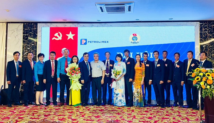 Ra mắt Ban Chấp hành Công đoàn Công ty Xăng dầu Bắc Tây Nguyên khoá XVI, nhiệm kỳ 2023-2028. Ảnh: V.T Ra mắt Ban Chấp hành Công đoàn Công ty Xăng dầu Bắc Tây Nguyên khoá XVI, nhiệm kỳ 2023-2028. Ảnh: V.T