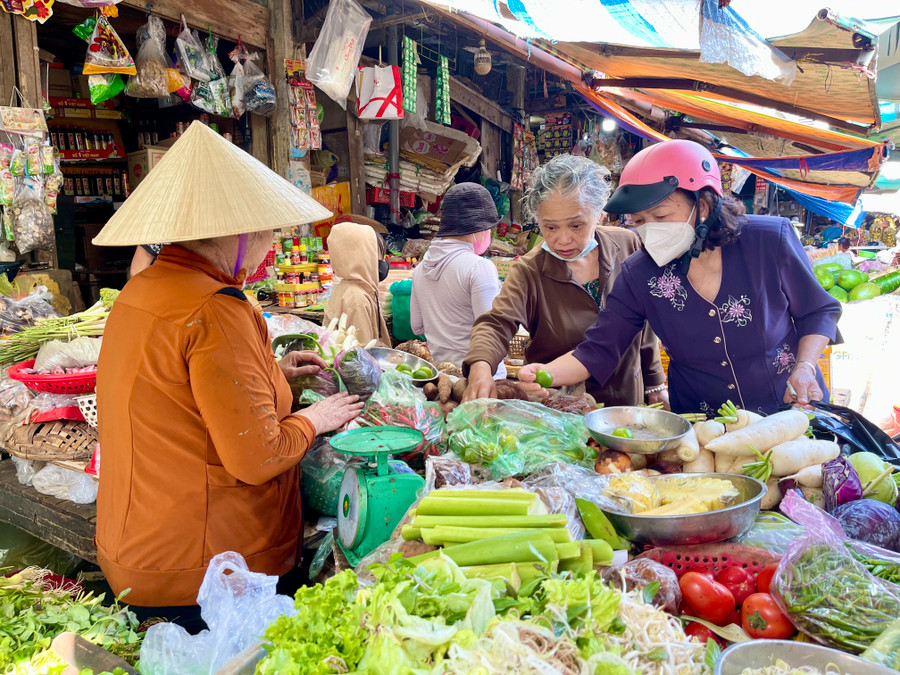 Giá rau xanh ổn định trong ngày 28 Tết. Ảnh: Vũ Thảo Giá rau xanh ổn định trong ngày 28 Tết. Ảnh: Vũ Thảo