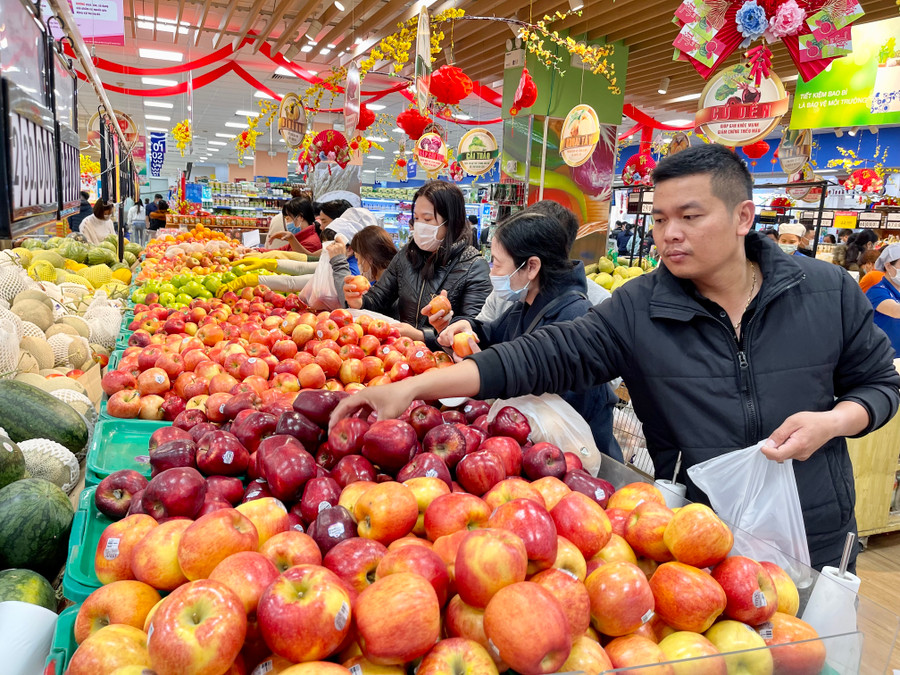 Mặt hàng trái cây có sức tiêu thụ mạnh nhất trong ngày 29 Tết. Ảnh: Vũ Thảo