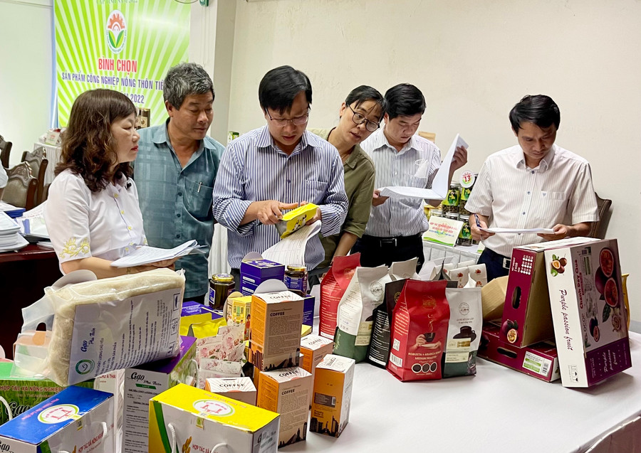 Việc bình chọn sản phẩm CNNT tiêu biểu nhằm phát hiện và tôn vinh các sản phẩm có chất lượng, có giá trị sử dụng cao để hỗ trợ phát triển sản xuất và tiêu thụ. Ảnh: V.T