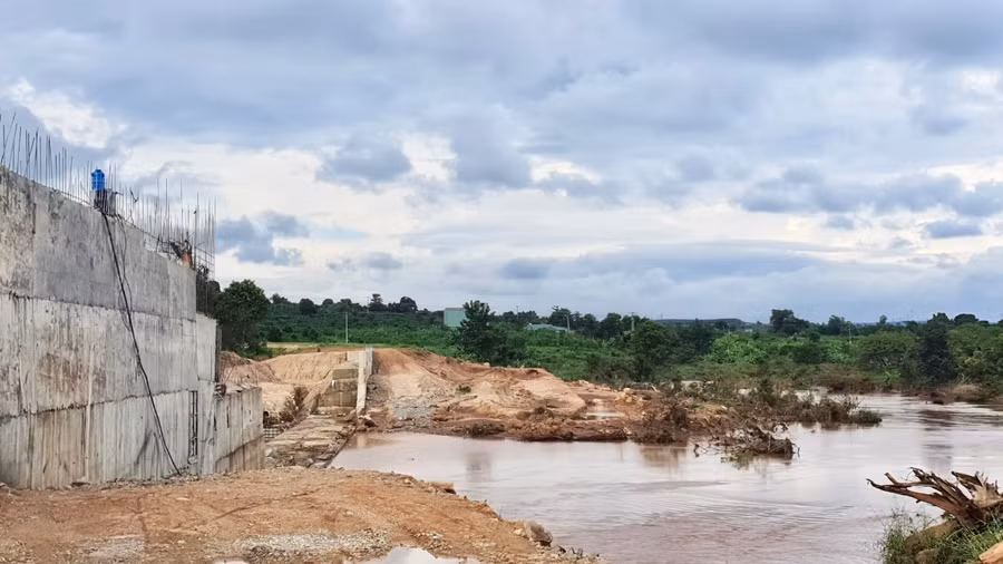 Mưa lớn gây lũ quét, làm ngập úng cục bộ, ảnh hưởng một số cây trồng của người dân và hạ tầng giao thông. Ảnh: Cơ quan chức năng cung cấp
