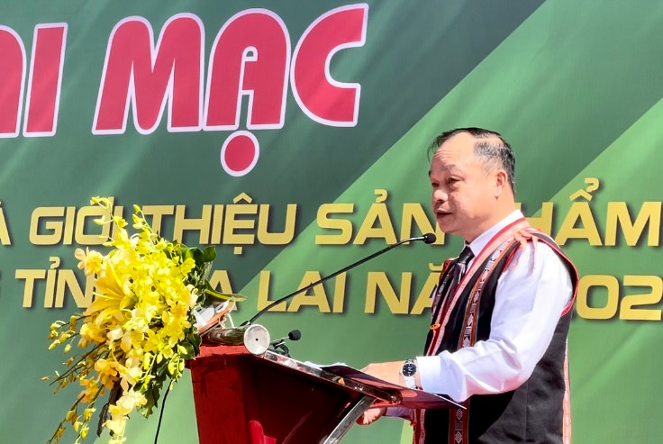 Phó Chủ tịch UBND tỉnh Gia Lai Dương Mah Tiệp phát biểu khai mạc Hội chợ. Ảnh: V.T Phó Chủ tịch UBND tỉnh Gia Lai Dương Mah Tiệp phát biểu khai mạc Hội chợ. Ảnh: V.T