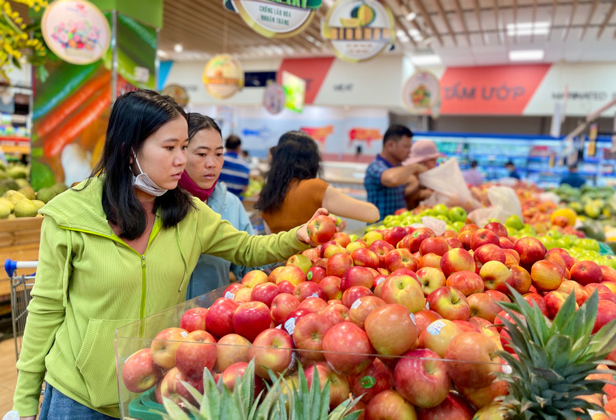 Năm nay, hàng trái cây ngoại nhập không đa dạng bằng năm ngoái. Ảnh: Vũ Thảo Năm nay, hàng trái cây ngoại nhập không đa dạng bằng năm ngoái. Ảnh: Vũ Thảo