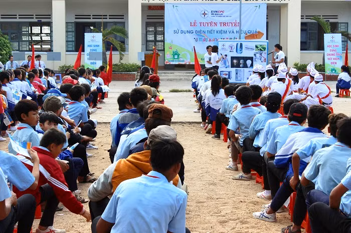 PC Gia Lai tăng cường các giải pháp tiết kiệm điện. Ảnh: PC Gia Lai