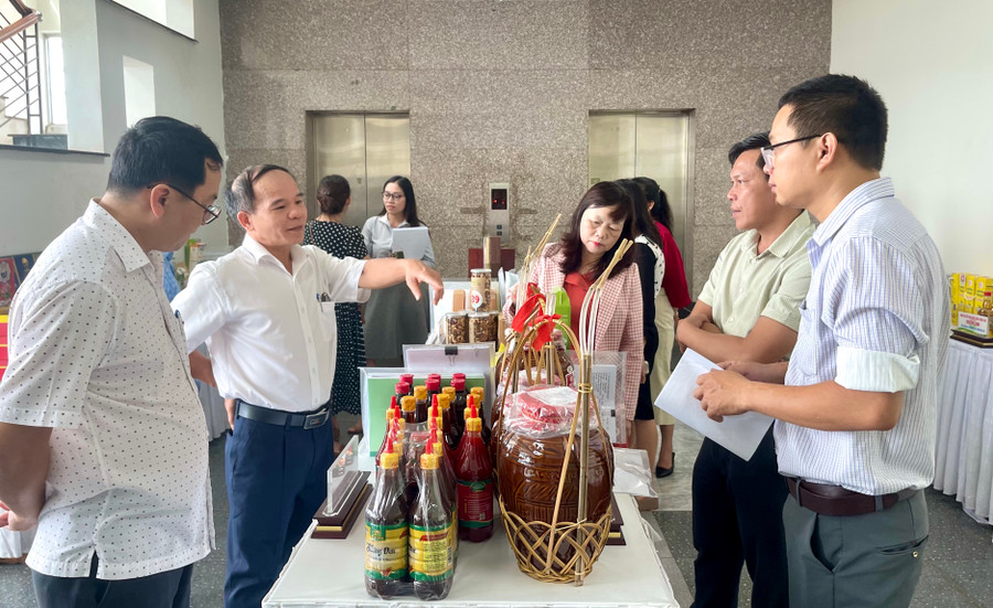 Các sản phẩm/bộ sản phẩm được công nhận sản phẩm công nghiệp nông thôn tiêu biểu tỉnh Gia Lai năm 2024 chủ yếu thuộc nhóm sản phẩm chế biến nông-lâm-thủy sản, thực phẩm. Ảnh: V.T