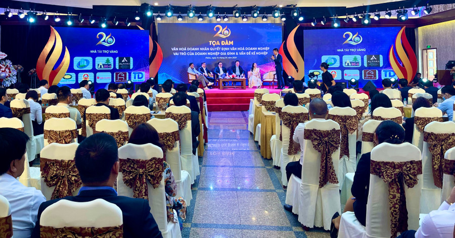 Thông qua hình thức talkshow, tọa đàm, các diễn giả, doanh nhân đã chia sẻ nhiều kiến thức và kinh nghiệm bổ ích về phát triển doanh nghiệp. Ảnh: V.T