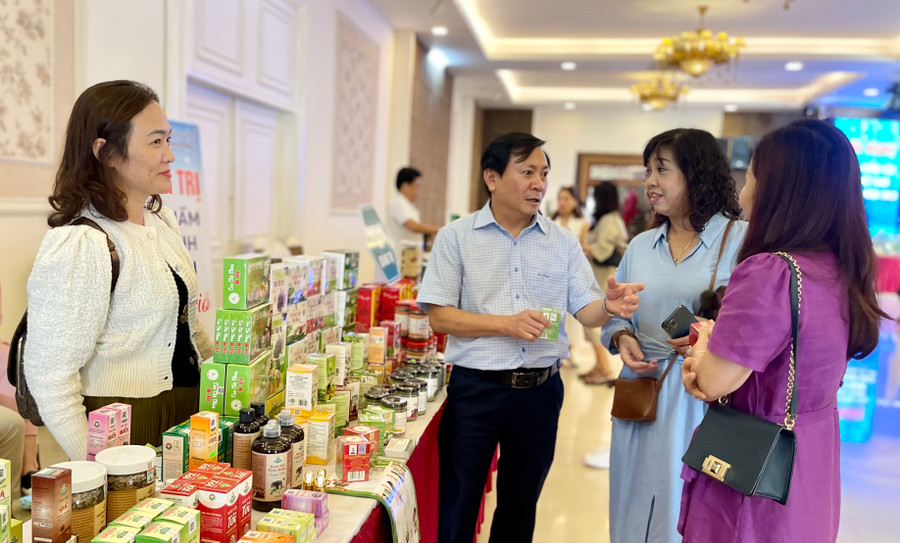 Việc tổ chức chương trình, hội nghị kết nối cung cầu hàng hóa với doanh nghiệp, đơn vị sản xuất, kinh doanh hàng Việt Nam sẽ góp phần hỗ trợ doanh nghiệp phát triển hệ thống phân phối. Ảnh: V.T