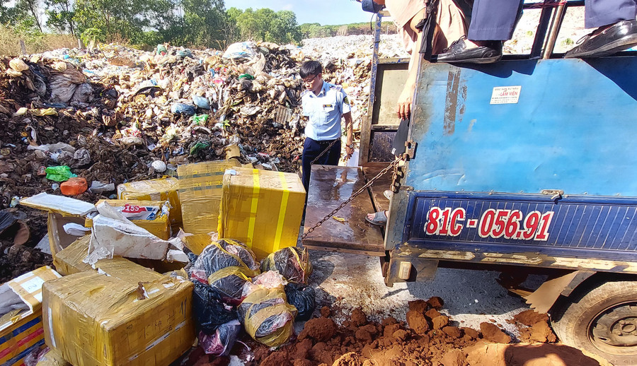 Tiêu huỷ 681 kg thịt không rõ nguồn gốc, xuất xứ. Ảnh: Cục Quản lý thị trường Gia Lai Tiêu huỷ 681 kg thịt không rõ nguồn gốc, xuất xứ. Ảnh: Cục Quản lý thị trường Gia Lai