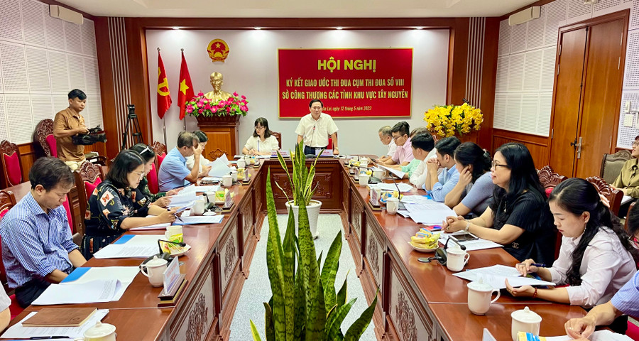 Quang cảnh hội nghị ký kết ký kết giao ước thi đua Cụm thi đua số VIII Sở Công thương các tỉnh khu vực Tây Nguyên. Ảnh: Vũ Thảo Quang cảnh hội nghị ký kết ký kết giao ước thi đua Cụm thi đua số VIII Sở Công thương các tỉnh khu vực Tây Nguyên. Ảnh: Vũ Thảo