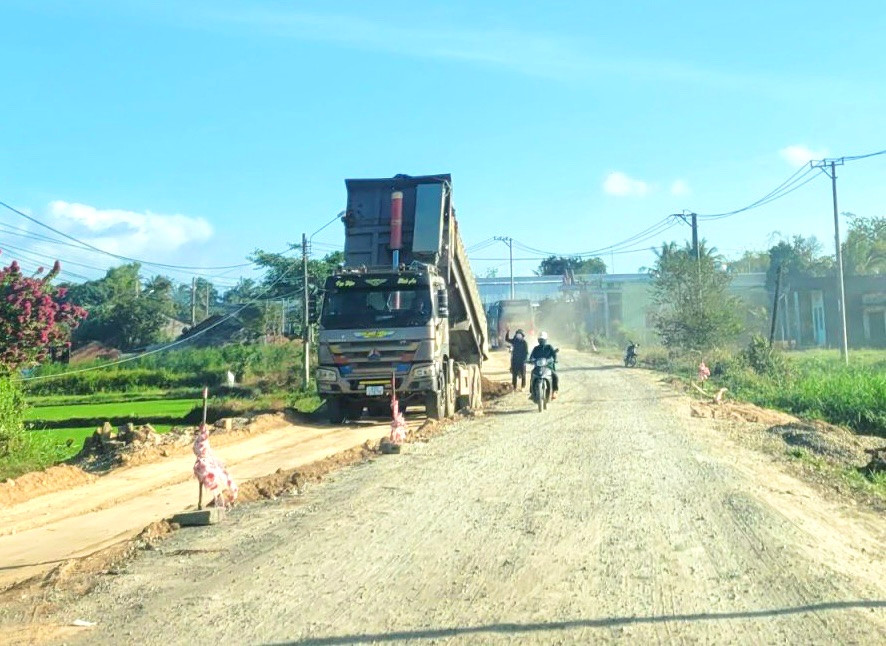 Mạng lưới giao thông phân bố hợp lý, tạo được sự liên kết về mặt địa lý giữa tỉnh với các huyện, giữa thành phố với các thị xã, thị trấn. Ảnh: Minh Phương Mạng lưới giao thông phân bố hợp lý, tạo được sự liên kết về mặt địa lý giữa tỉnh với các huyện, giữa thành phố với các thị xã, thị trấn. Ảnh: Minh Phương