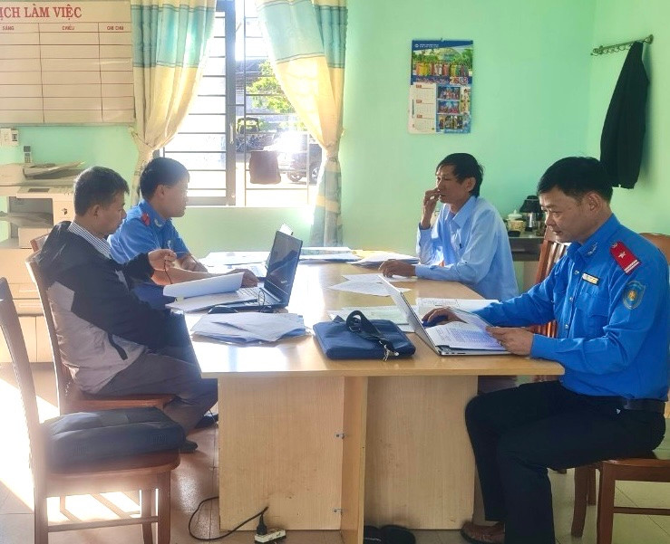 Đoàn công tác Sở Giao thông-Vận tải kiểm tra công tác đạo tạo lái xe tại Trung Giáo dục nghề nghiệp-Giáo dục thường xuyên huyện Đức Cơ. Ảnh: Minh Phương Đoàn công tác Sở Giao thông-Vận tải kiểm tra công tác đạo tạo lái xe tại Trung Giáo dục nghề nghiệp-Giáo dục thường xuyên huyện Đức Cơ. Ảnh: Minh Phương
