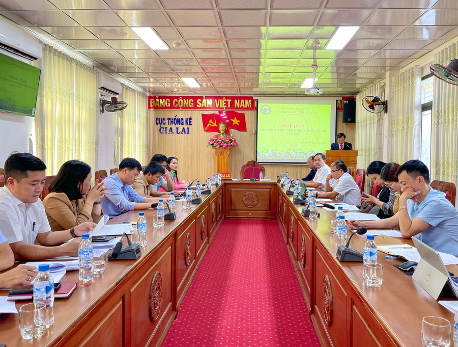 Cục Thống kê tỉnh Gia Lai tổ chức họp báo công bố số liệu thống kê kinh tế-xã hội của tỉnh Gia Lai năm 2023. Ảnh: Minh Phương Cục Thống kê tỉnh Gia Lai tổ chức họp báo công bố số liệu thống kê kinh tế-xã hội của tỉnh Gia Lai năm 2023. Ảnh: Minh Phương