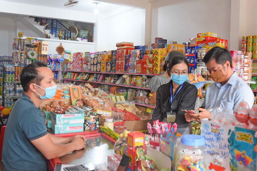 Cuộc tổng điều tra kinh tế năm 2021 (giai đoạn 2) đối với cơ sở kinh doanh cá thể và cơ sở tôn giáo, tín ngưỡng đến thời điểm này hoàn thành trên 71%. Ảnh: Minh Phương Cuộc tổng điều tra kinh tế năm 2021 (giai đoạn 2) đối với cơ sở kinh doanh cá thể và cơ sở tôn giáo, tín ngưỡng đến thời điểm này hoàn thành trên 71%. Ảnh: Minh Phương