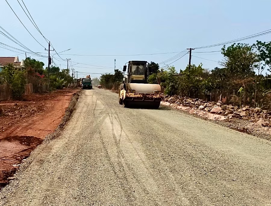 Dự án nâng cấp, mở rộng tỉnh lộ 666 nhận được sự đồng thuận rất lớn từ chính quyền địa phương và người dân sống dọc tuyến đường đi qua. Ảnh: Minh Phương