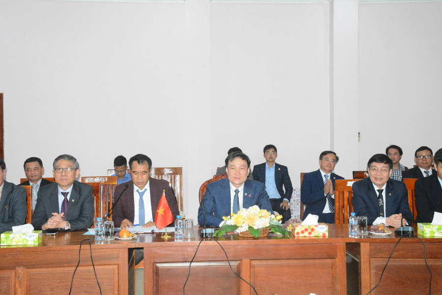 Đoàn cán bộ cấp cao của tỉnh Gia Lai do Phó Chủ tịch UBND tỉnh Nguyễn Tuấn Anh làm trưởng đoàn đến thăm, chúc Tết cổ truyền Chol Chnam Thmay tỉnh Stung Treng (Vương quốc Campuchia): Ảnh: Minh Nguyễn Đoàn cán bộ cấp cao của tỉnh Gia Lai do Phó Chủ tịch UBND tỉnh Nguyễn Tuấn Anh làm trưởng đoàn đến thăm, chúc Tết cổ truyền Chol Chnam Thmay tỉnh Stung Treng (Vương quốc Campuchia): Ảnh: Minh Nguyễn