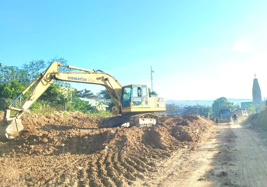 Triển khai thi công tỉnh lộ 669-đoạn từ thị xã An Khê đi huyện Kbang. Ảnh: Minh Phương Triển khai thi công tỉnh lộ 669-đoạn từ thị xã An Khê đi huyện Kbang. Ảnh: Minh Phương