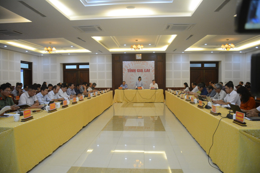 Ủy ban nhân dân tỉnh tổ chức hội nghị trực tuyến sơ kết tình hình thực hiện các nhiệm vụ phát triển kinh tế-xã hội 6 tháng đầu năm 2024. Ảnh: Minh Phương