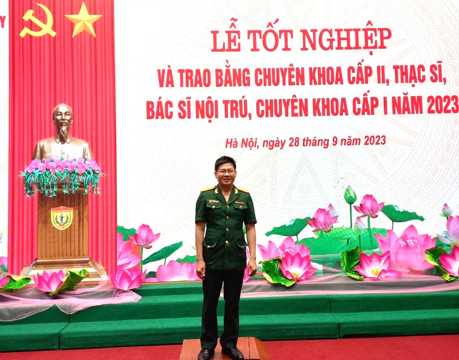 Thiếu tá Nguyễn Nam Giang dự lễ tốt nghiệp trao bằng chuyên khoa cấp II, thạc sĩ, bác sĩ nội trú, chuyên khoa cấp I tại Hà Nội. Ảnh: NVCC Thiếu tá Nguyễn Nam Giang dự lễ tốt nghiệp trao bằng chuyên khoa cấp II, thạc sĩ, bác sĩ nội trú, chuyên khoa cấp I tại Hà Nội. Ảnh: NVCC