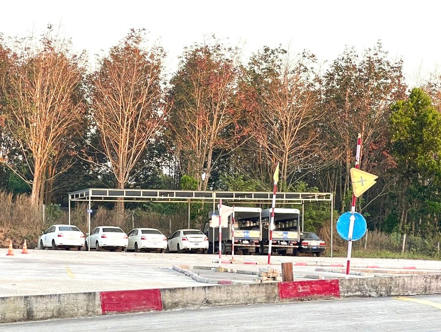 Với việc sử dụng đất không đúng mục đích, đào tạo lái xe không đúng nội dung, chương trình theo quy định, Trung tâm Giáo dục nghề nghiệp 3T Gia Lai bị đình chỉ hoạt động tuyển sinh ba tháng kể từ ngày 26-12-2023 đến hết ngày 24-3-2024. Ảnh: Minh Phương