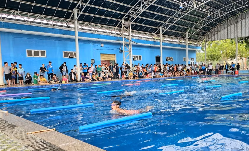Giải bơi dành cho lứa tuổi thanh-thiếu nhi do UBND huyện Chư Sê tổ chức nhằm phát động toàn dân luyện tập môn bơi phòng-chống đuối nước năm 2023. Ảnh: Mỹ Đức