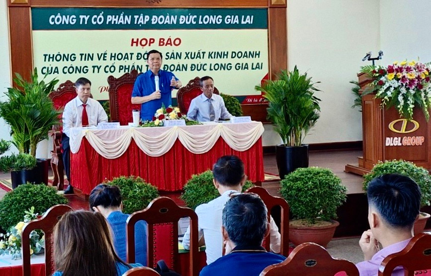 Quang cảnh buổi họp báo của Công ty cổ phần Tập đoàn Đức Long Gia Lai với các cơ quan báo chí địa phương và Trung ương thường trú tại Gia Lai. Ảnh: Minh Phương Quang cảnh buổi họp báo của Công ty cổ phần Tập đoàn Đức Long Gia Lai với các cơ quan báo chí địa phương và Trung ương thường trú tại Gia Lai. Ảnh: Minh Phương