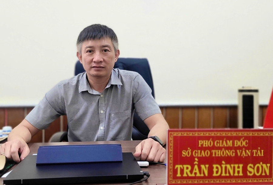 Ông Trần Đình Sơn-Phó Giám đốc Sở Giao thông-Vận tải trả lời phỏng vấn với Báo Gia Lai. Ảnh: Minh Phương Ông Trần Đình Sơn-Phó Giám đốc Sở Giao thông-Vận tải trả lời phỏng vấn với Báo Gia Lai. Ảnh: Minh Phương