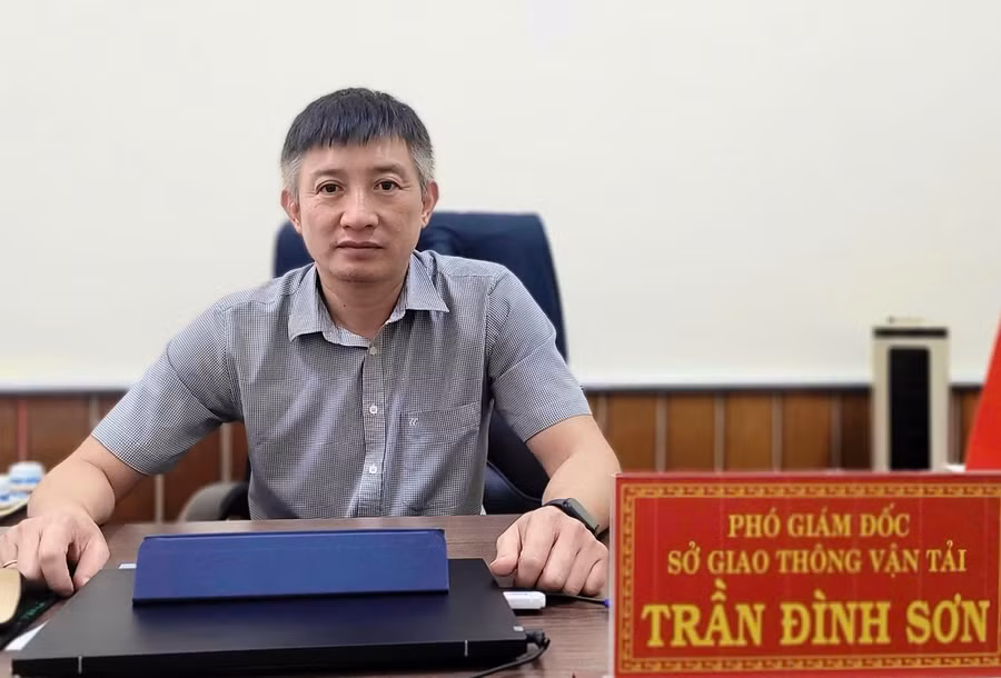 Ông Trần Đình Sơn-Phó Giám đốc Sở Giao thông-Vận tải trả lời phỏng vấn với Báo Gia Lai. Ảnh: Minh Phương