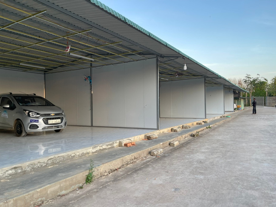 Nhiều hạng mục (nhà chờ, nhà để xe, sân tập lái, phòng học để đào tạo) của Trung tâm Giáo dục nghề nghiệp 3T Gia Lai xây dựng trái phép trên đất nông nghiệp. Ảnh: Minh Phương