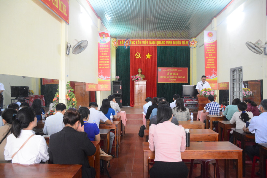 Sáng 1-4, tại Đak Đoa, Cục Thống kê tỉnh tổ chức lễ ra quân điều tra dân số và nhà ở giữa kỳ năm 2024. Ảnh: Minh Phương Sáng 1-4, tại Đak Đoa, Cục Thống kê tỉnh tổ chức lễ ra quân điều tra dân số và nhà ở giữa kỳ năm 2024. Ảnh: Minh Phương