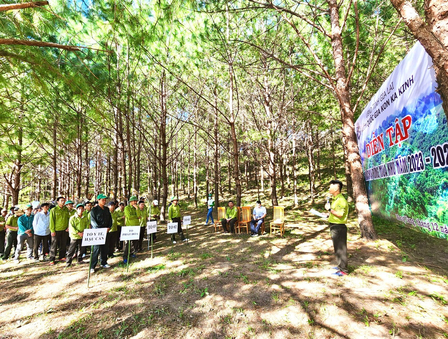 Vườn quốc gia Kon Ka Kinh tổ chức diễn tập, phổ biến các phương án phòng cháy-chữa cháy rừng mùa khô năm 2023-2024. Ảnh: Minh Phương Vườn quốc gia Kon Ka Kinh tổ chức diễn tập, phổ biến các phương án phòng cháy-chữa cháy rừng mùa khô năm 2023-2024. Ảnh: Minh Phương