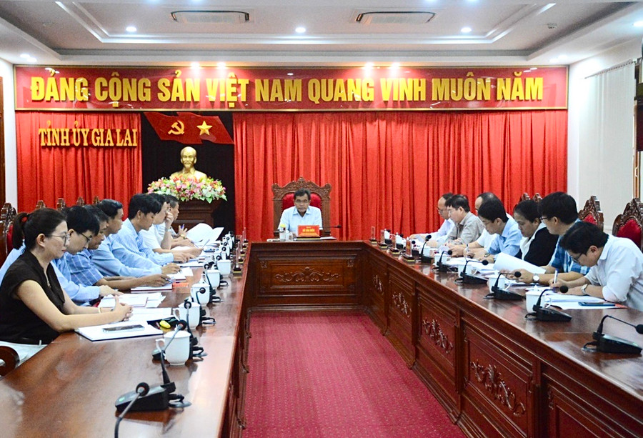 Thường trực Tỉnh ủy làm việc với tập thể Ủy ban Kiểm tra Tỉnh ủy về kết quả công tác kiểm tra, giám sát, kỷ luật của Đảng 6 tháng đầu năm và nhiệm vụ trọng tâm 6 tháng cuối năm 2024. Ảnh: Minh Phương Thường trực Tỉnh ủy làm việc với tập thể Ủy ban Kiểm tra Tỉnh ủy về kết quả công tác kiểm tra, giám sát, kỷ luật của Đảng 6 tháng đầu năm và nhiệm vụ trọng tâm 6 tháng cuối năm 2024. Ảnh: Minh Phương