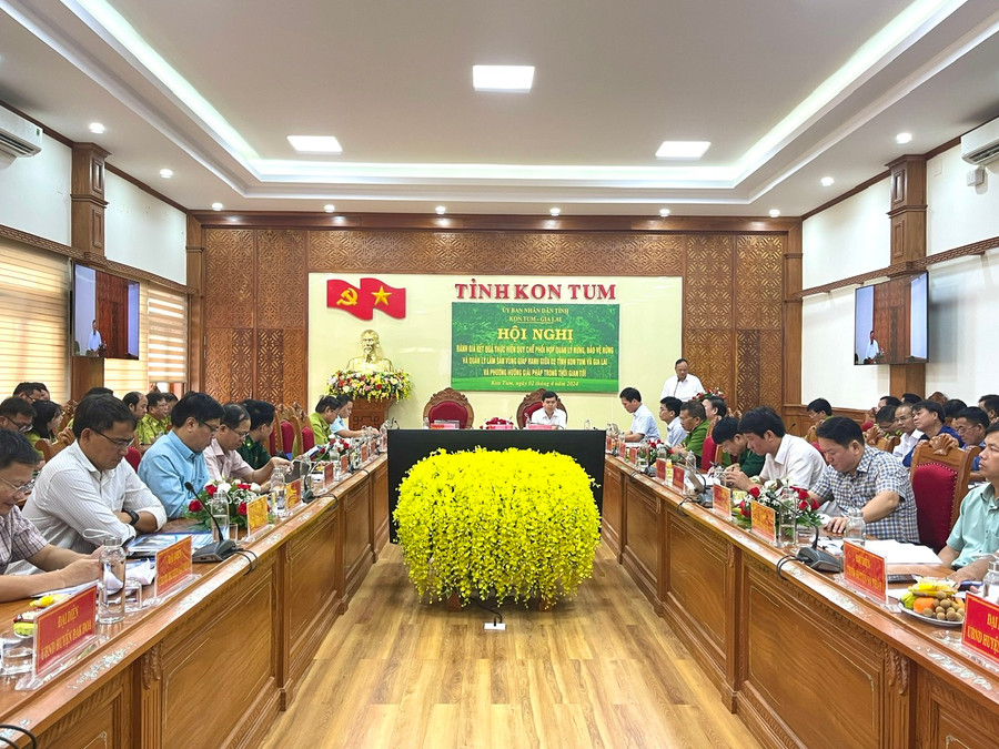 Quang cảnh hội nghị đánh giá kết quả thực hiện quy chế phối hợp quản lý, bảo vệ rừng giáp ranh giữa 2 tỉnh Kon Tum và Gia Lai. Ảnh: Minh Phương