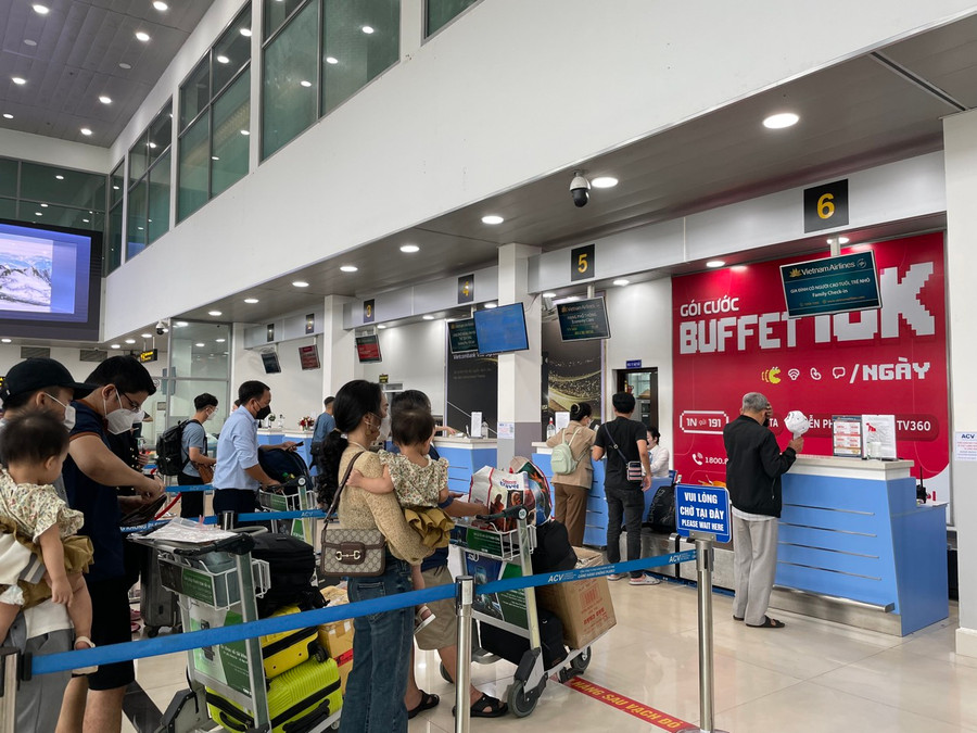 Theo Cảng Hàng không Pleiku dịp Tết Nguyên đán năm 2024, lượng hành khách từ các tỉnh, thành phố đi và đến TP. Pleiku giảm so với dịp Tết Nguyên đán cùng kỳ năm 2023. Ảnh: Minh Phương Theo Cảng Hàng không Pleiku dịp Tết Nguyên đán năm 2024, lượng hành khách từ các tỉnh, thành phố đi và đến TP. Pleiku giảm so với dịp Tết Nguyên đán cùng kỳ năm 2023. Ảnh: Minh Phương