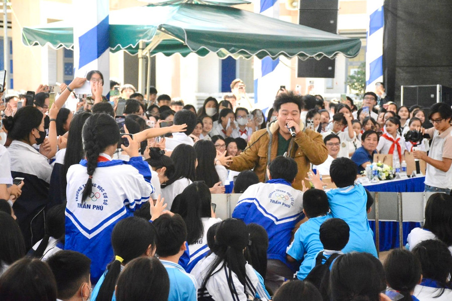 Phần tham gia biểu diễn của Rapper Yuno Bigboi khiến bầu không khí tại cuộc thi càng trở nên sôi động hơn. Ảnh: Minh Phương