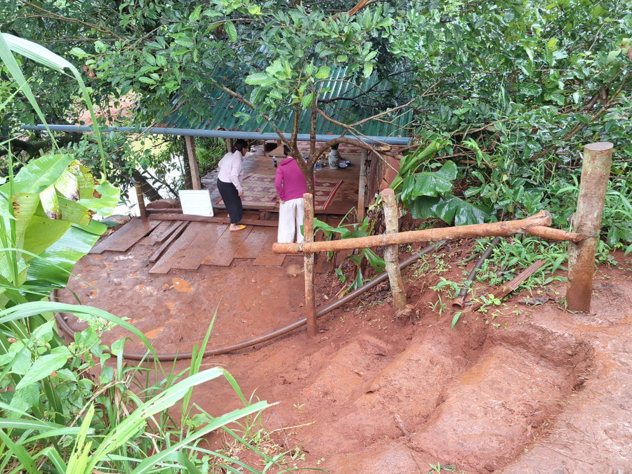 Căn lều tại vườn rẫy cũng chỉ có lác đác 1 vài người dân đến thăm thú cảnh quan. Ảnh: T.D Căn lều tại vườn rẫy cũng chỉ có lác đác 1 vài người dân đến thăm thú cảnh quan. Ảnh: T.D