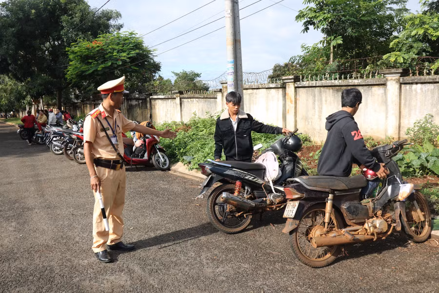 UBND tỉnh chỉ đạo Công an tỉnh triển khai các giải pháp trong công tác bảo đảm trật tự, an toàn giao thông trong dịp nghỉ lễ 2-9. Ảnh: T.D