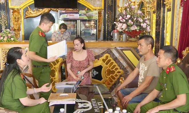 Lực lượng Công an kiểm tra cơ sở kinh doanh Karaoke Lực lượng Công an kiểm tra cơ sở kinh doanh Karaoke