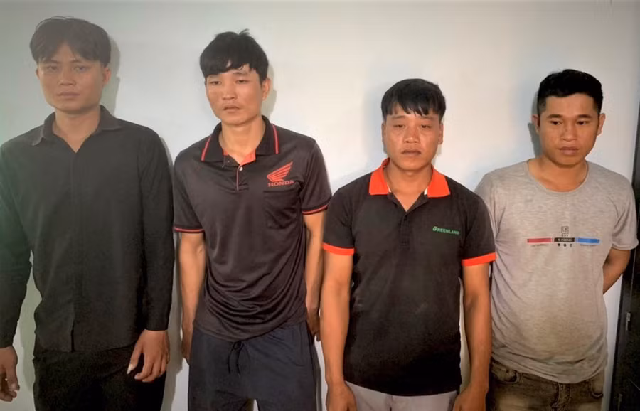 4 đối tượng tàng trữ, sử dụng, chế tạo vũ khí quân dụng trái phép. Ảnh: T.D