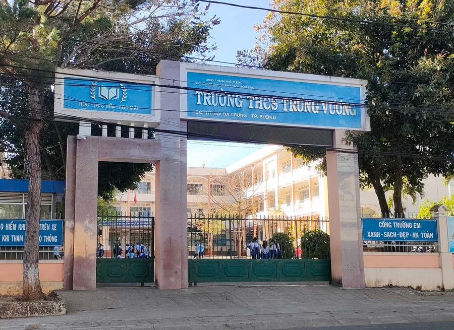 Tại Trường THCS Trưng Vương có 1 học sinh nhảy từ tầng 3 xuống sân bê tông. Ảnh: T.D