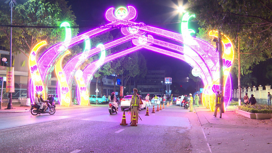 Chốt kiểm tra vi phạm các quy định của pháp luật về giao thông đường bộ. Ảnh: T.D