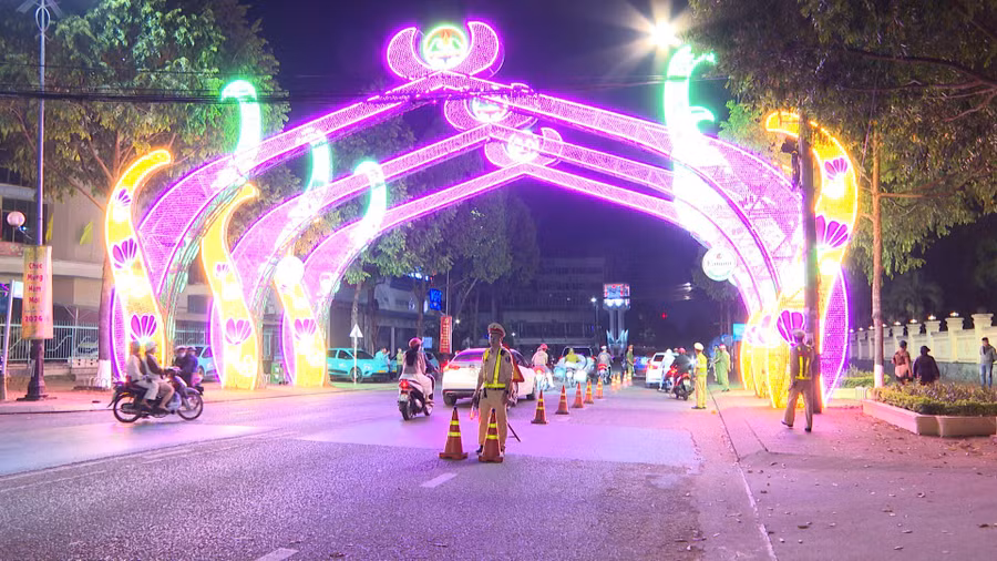 Chốt kiểm tra vi phạm các quy định của pháp luật về giao thông đường bộ. Ảnh: T.D