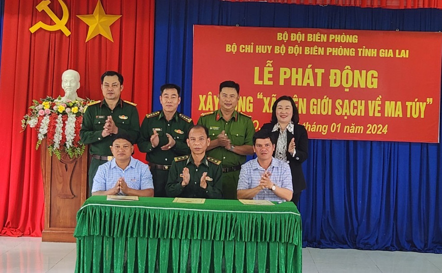 Lễ phát động xã biên giới Ia O (huyện Ia Grai) sạch về ma túy. Ảnh: T.D Lễ phát động xã biên giới Ia O (huyện Ia Grai) sạch về ma túy. Ảnh: T.D