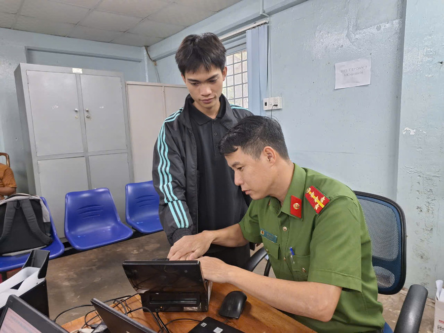 Kết thúc cao điểm 100 ngày đêm “Nâng cao hiệu quả sử dụng dịch vụ công” theo chỉ đạo của UBND tỉnh, điểm đánh giá các chỉ số của toàn tỉnh hiện vẫn đang ở mức khá nhưng đang có xu hướng giảm dần. Ảnh: H.S Kết thúc cao điểm 100 ngày đêm “Nâng cao hiệu quả sử dụng dịch vụ công” theo chỉ đạo của UBND tỉnh, điểm đánh giá các chỉ số của toàn tỉnh hiện vẫn đang ở mức khá nhưng đang có xu hướng giảm dần. Ảnh: H.S