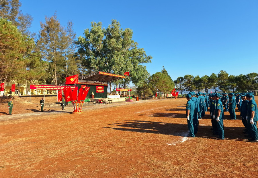 Lễ ra quân huấn luyện năm 2024 của Bộ CHQS và Bộ Chỉ huy BĐBP tỉnh diễn ra tại sân vận động của Bộ CHQS tỉnh